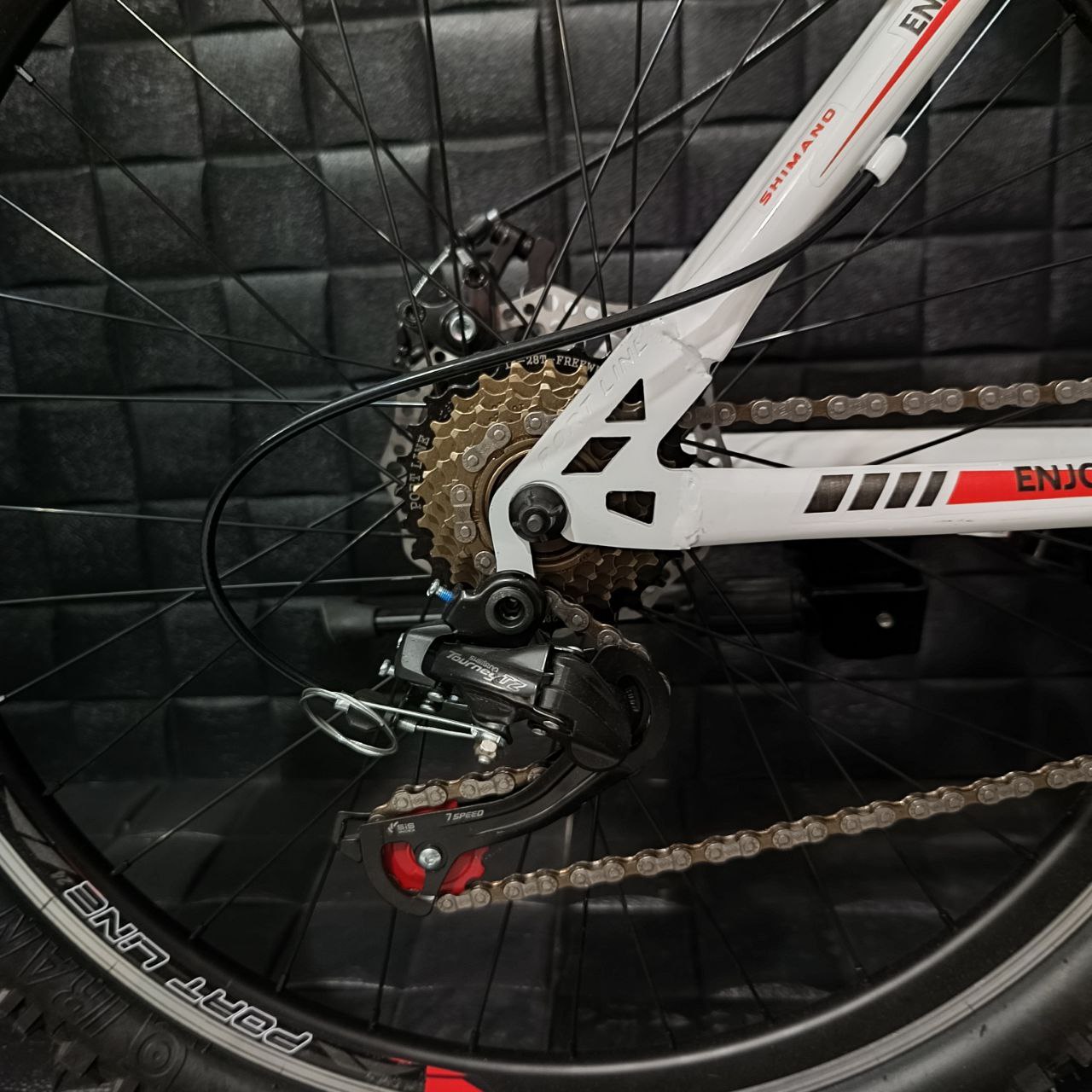 دوچرخه چیاوا مدل آکو سایز 26 دوشاخ کمکدار ترمز دیسکی (سفید) - Image 4