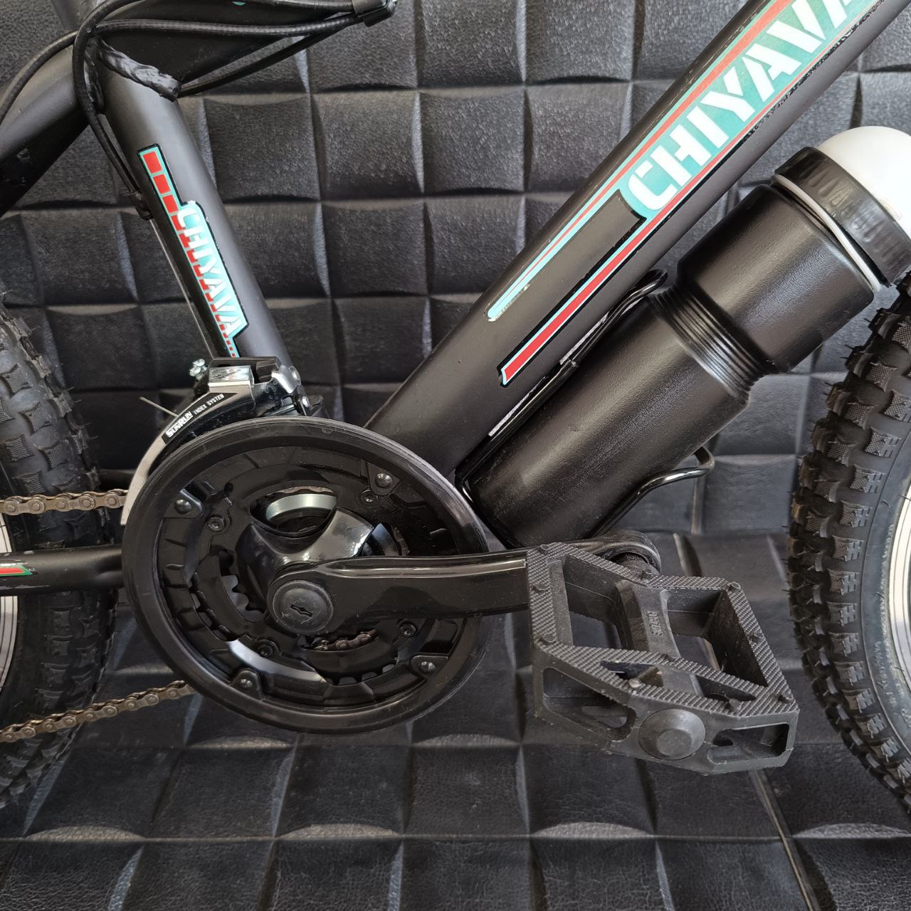 دوچرخه چیاوا مدل آکو سایز 20 دوشاخ ساده ترمز لقمه ای (مشکی) - Image 2