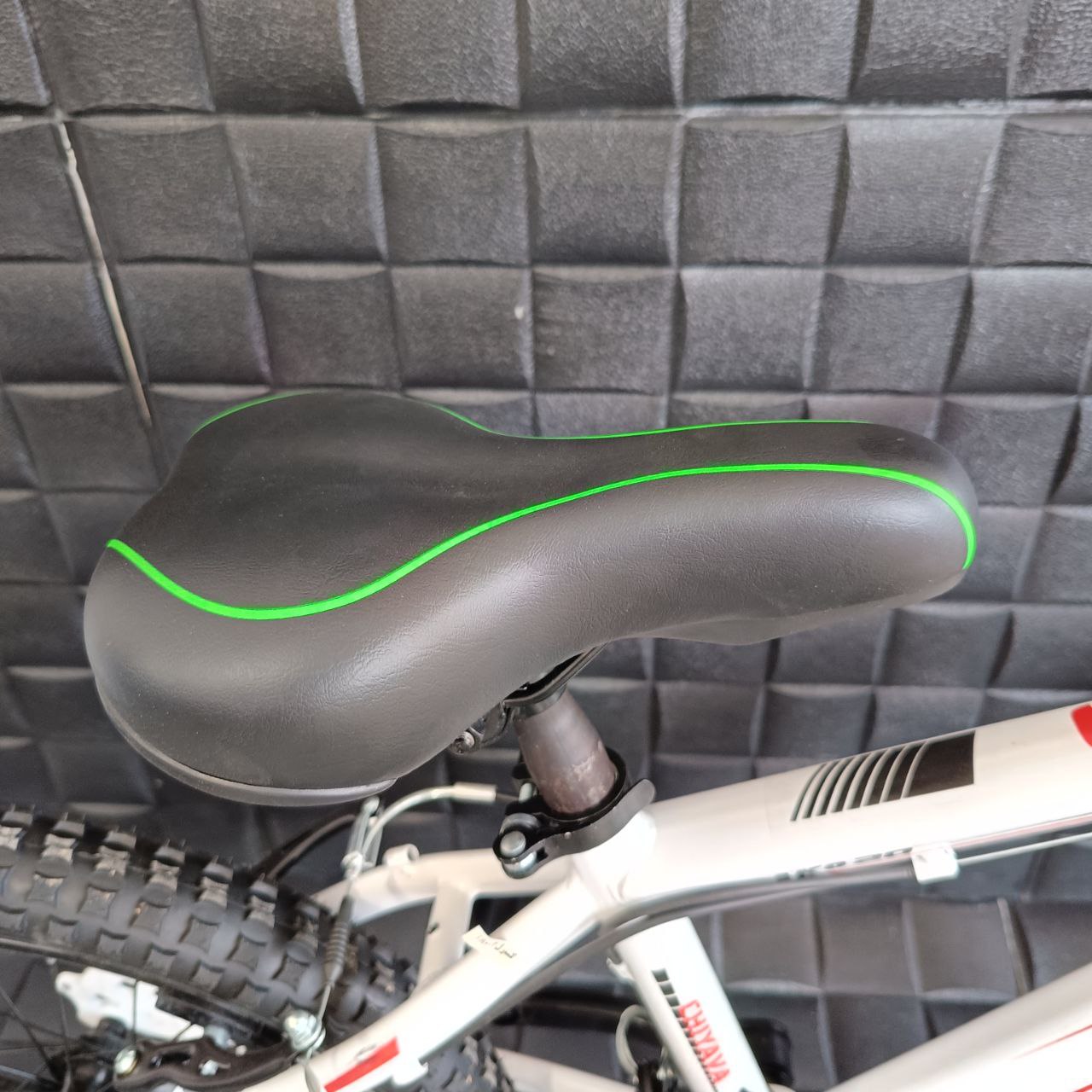 دوچرخه چیاوا مدل آکو سایز 20 دوشاخ کمکدار ترمز لقمه ای (سفید) - Image 6